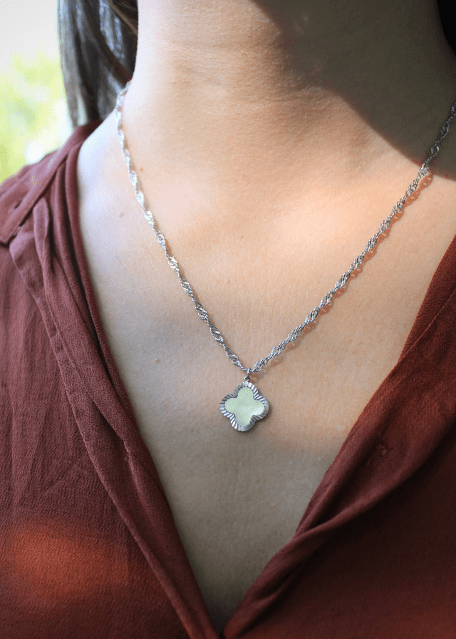 Collier trèfle nacré 