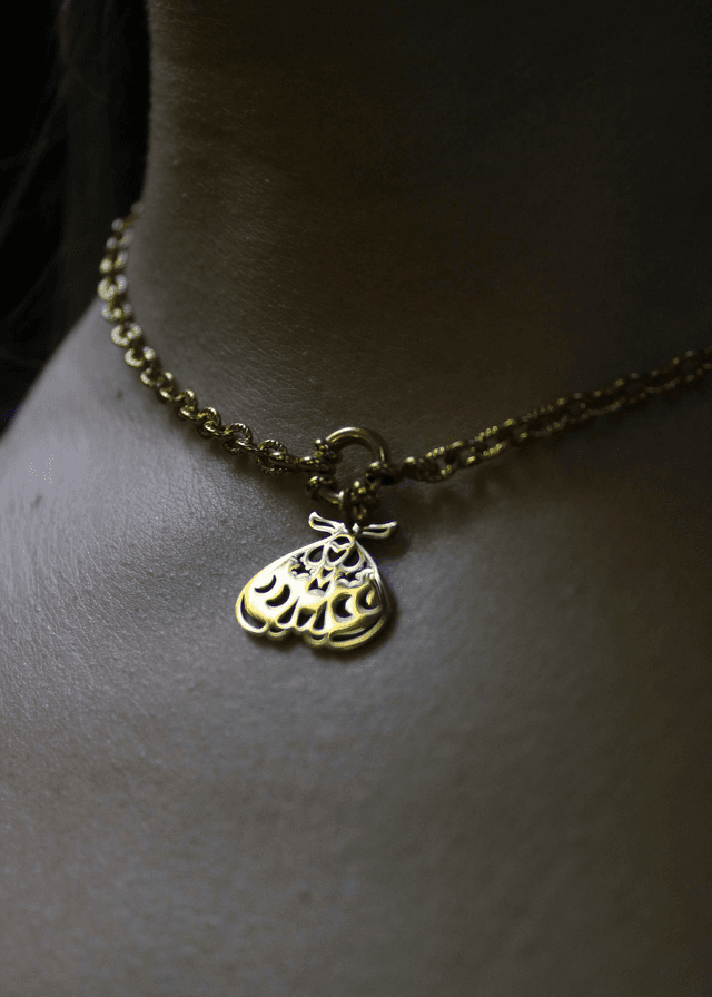 Collier Papillon de nuit - ras de cou  